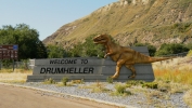 PICTURES/Drumheller - A Tourists Dream/t_Drumheller Sign.JPG